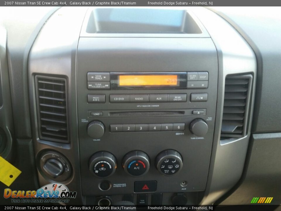 2007 Nissan Titan SE Crew Cab 4x4 Galaxy Black / Graphite Black/Titanium Photo #23