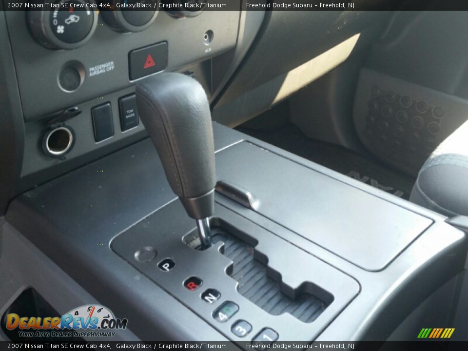2007 Nissan Titan SE Crew Cab 4x4 Galaxy Black / Graphite Black/Titanium Photo #24