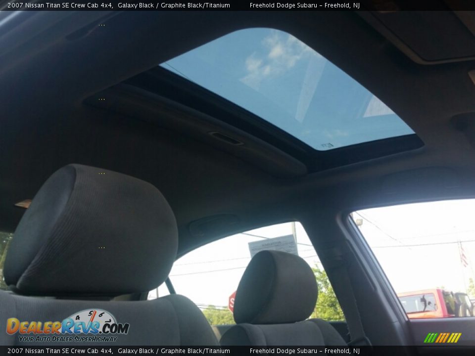 2007 Nissan Titan SE Crew Cab 4x4 Galaxy Black / Graphite Black/Titanium Photo #28