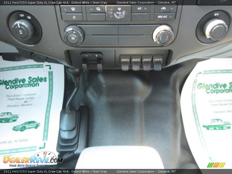 2011 Ford F250 Super Duty XL Crew Cab 4x4 Oxford White / Steel Gray Photo #21