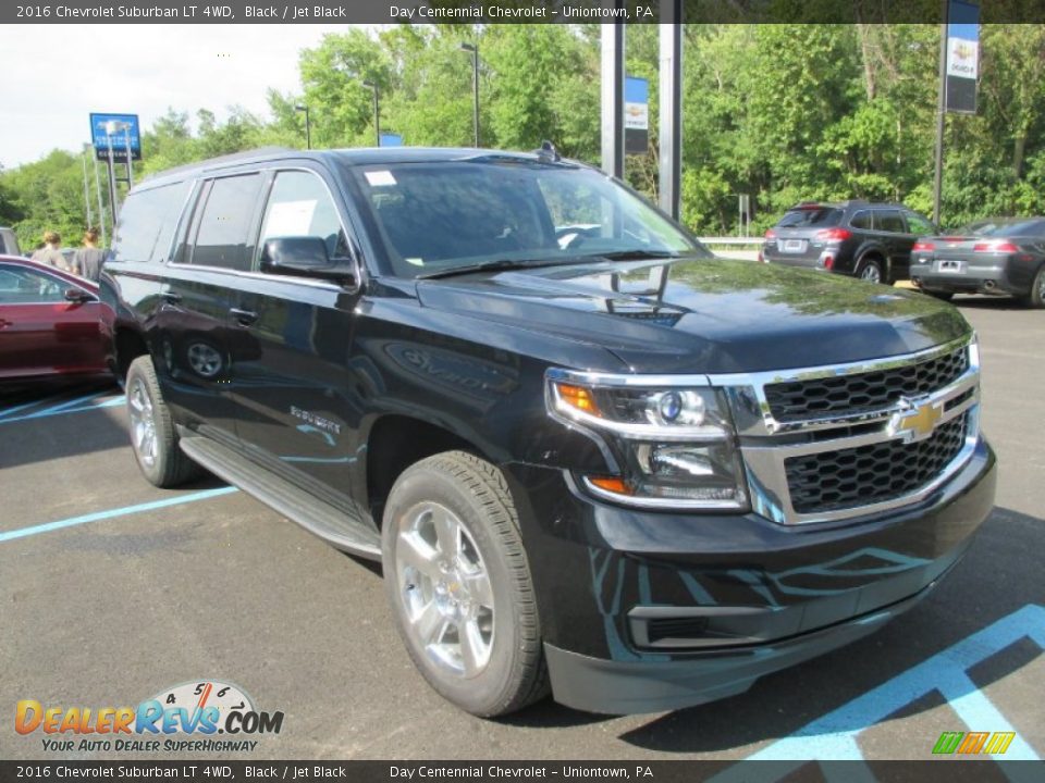 Front 3/4 View of 2016 Chevrolet Suburban LT 4WD Photo #8