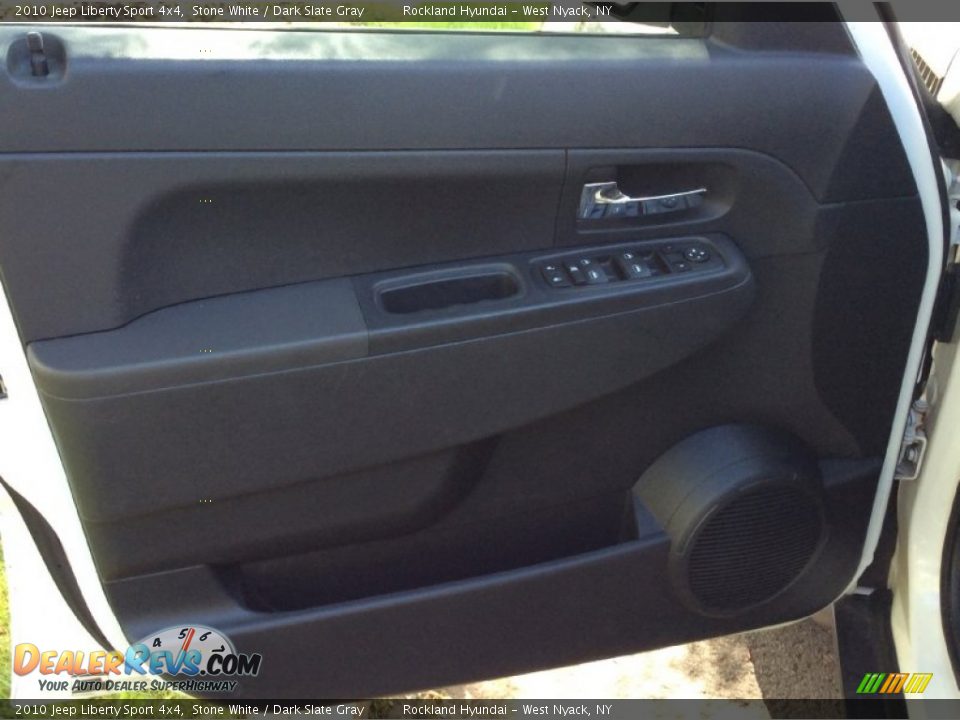 2010 Jeep Liberty Sport 4x4 Stone White / Dark Slate Gray Photo #7