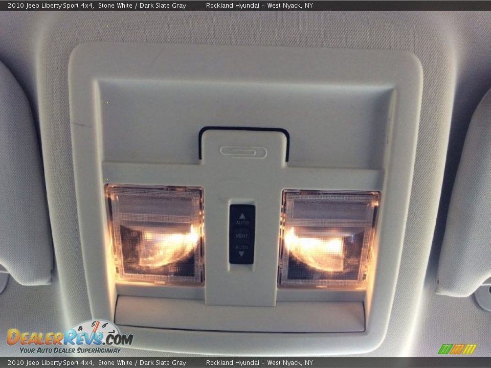 2010 Jeep Liberty Sport 4x4 Stone White / Dark Slate Gray Photo #11