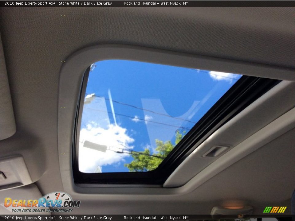 2010 Jeep Liberty Sport 4x4 Stone White / Dark Slate Gray Photo #12