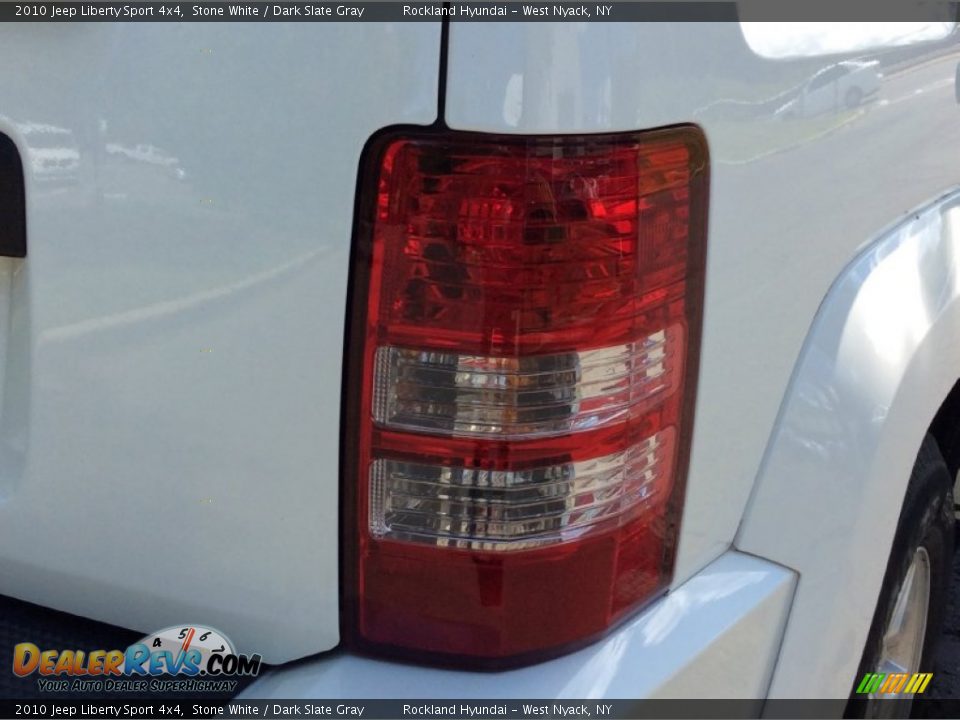 2010 Jeep Liberty Sport 4x4 Stone White / Dark Slate Gray Photo #20