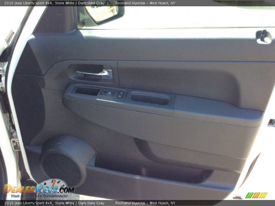 2010 Jeep Liberty Sport 4x4 Stone White / Dark Slate Gray Photo #23