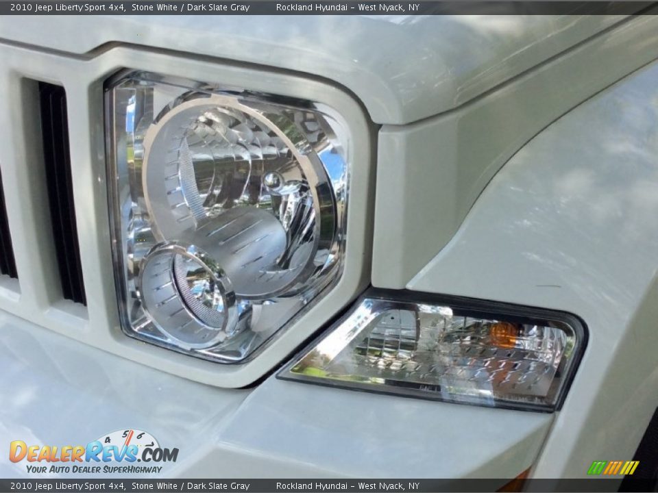2010 Jeep Liberty Sport 4x4 Stone White / Dark Slate Gray Photo #29