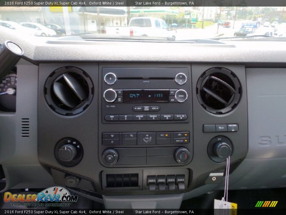 Controls of 2016 Ford F250 Super Duty XL Super Cab 4x4 Photo #18
