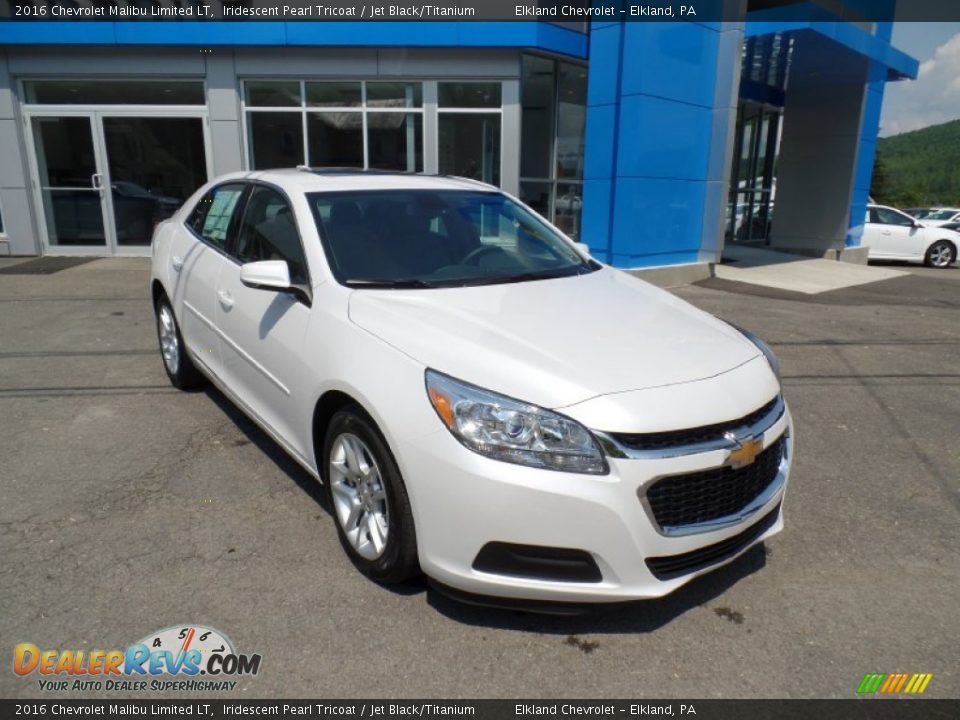 Front 3/4 View of 2016 Chevrolet Malibu Limited LT Photo #3