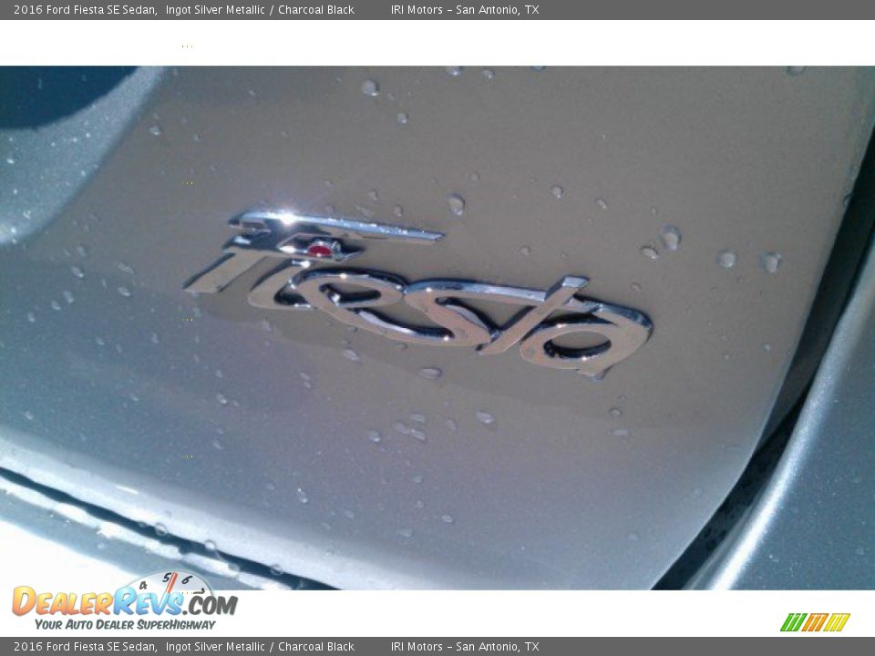 2016 Ford Fiesta SE Sedan Ingot Silver Metallic / Charcoal Black Photo #15