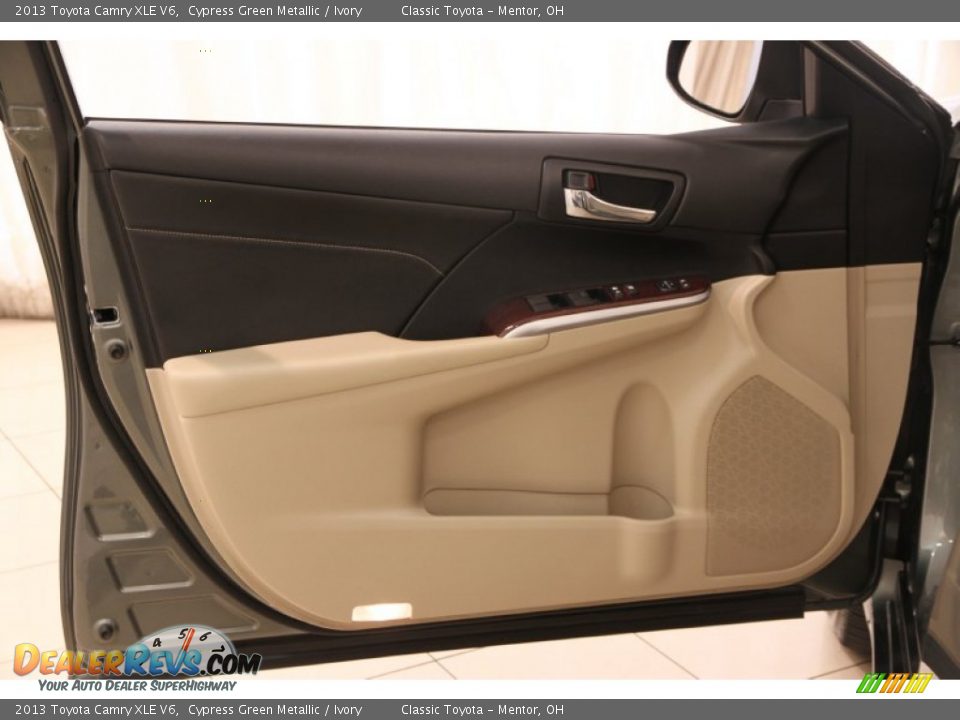 Door Panel of 2013 Toyota Camry XLE V6 Photo #4