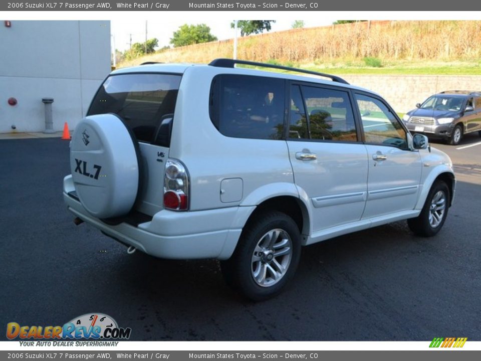 2006 Suzuki XL7 7 Passenger AWD White Pearl / Gray Photo #2