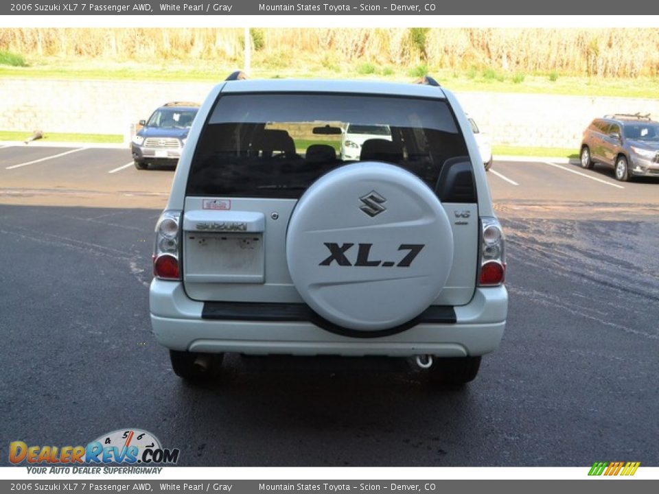 2006 Suzuki XL7 7 Passenger AWD White Pearl / Gray Photo #3