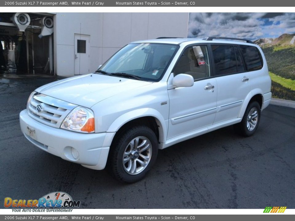 2006 Suzuki XL7 7 Passenger AWD White Pearl / Gray Photo #5