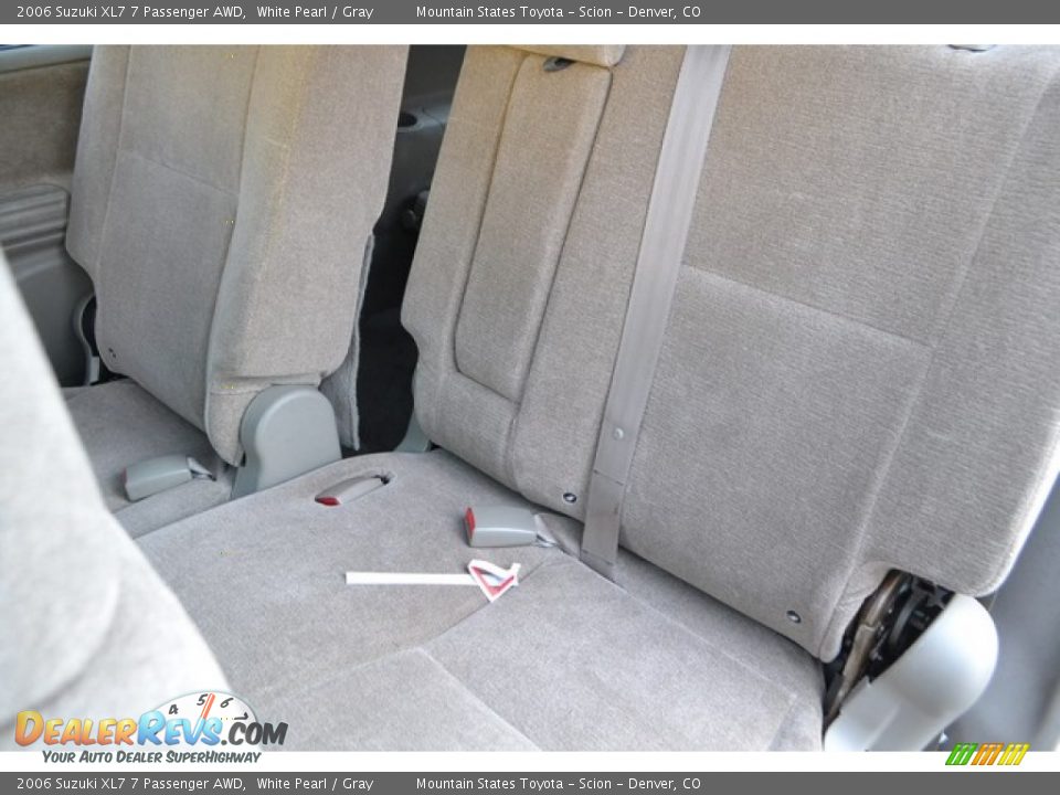2006 Suzuki XL7 7 Passenger AWD White Pearl / Gray Photo #8