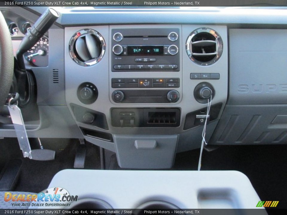 2016 Ford F250 Super Duty XLT Crew Cab 4x4 Magnetic Metallic / Steel Photo #26