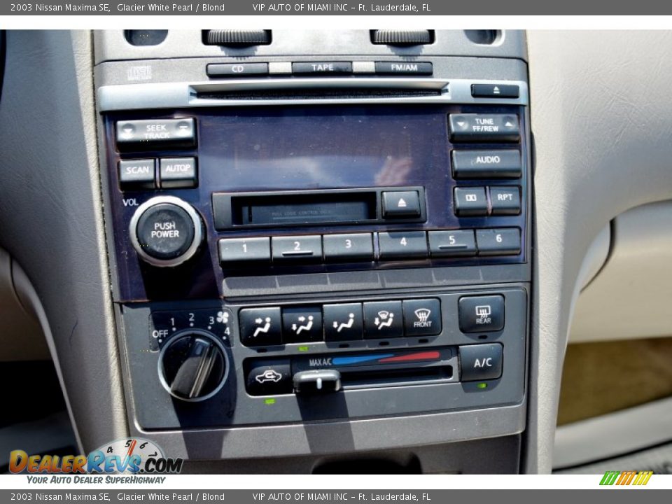 Controls of 2003 Nissan Maxima SE Photo #32