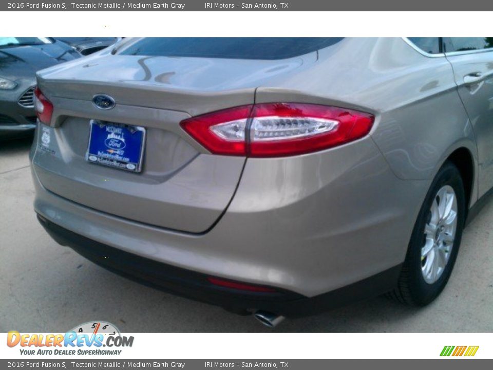 2016 Ford Fusion S Tectonic Metallic / Medium Earth Gray Photo #11