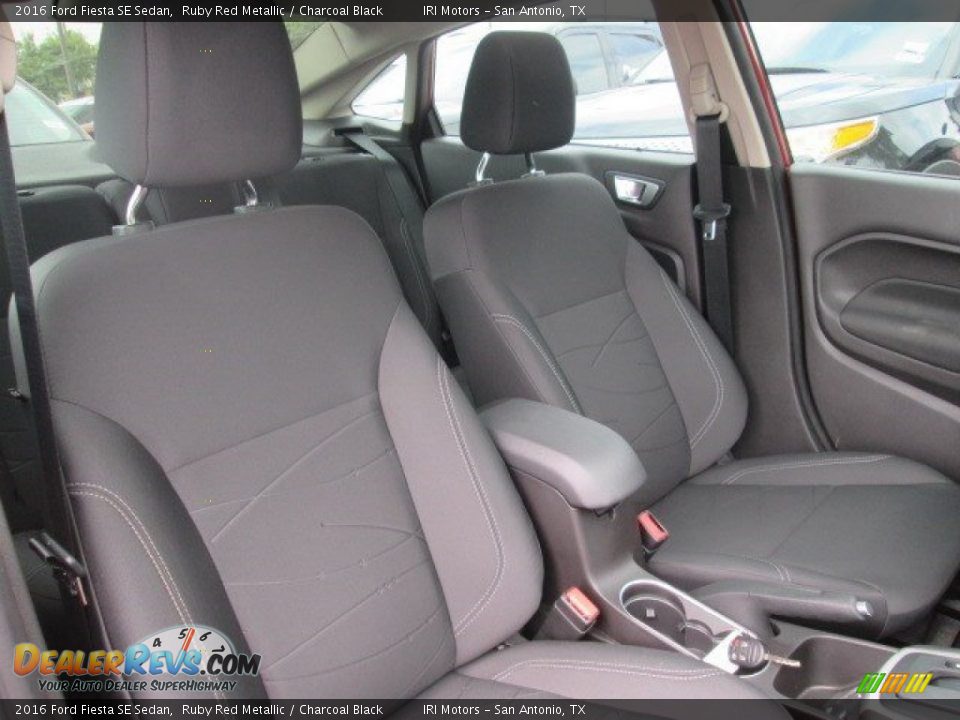 Front Seat of 2016 Ford Fiesta SE Sedan Photo #13