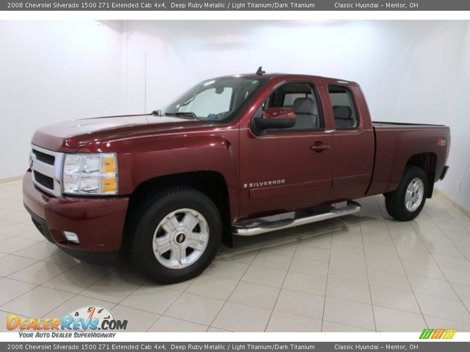 Front 3/4 View of 2008 Chevrolet Silverado 1500 Z71 Extended Cab 4x4 Photo #3