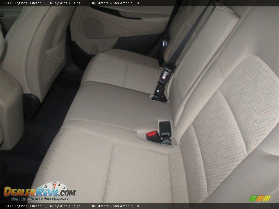 2016 Hyundai Tucson SE Ruby Wine / Beige Photo #11
