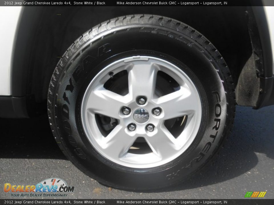 2012 Jeep Grand Cherokee Laredo 4x4 Stone White / Black Photo #9