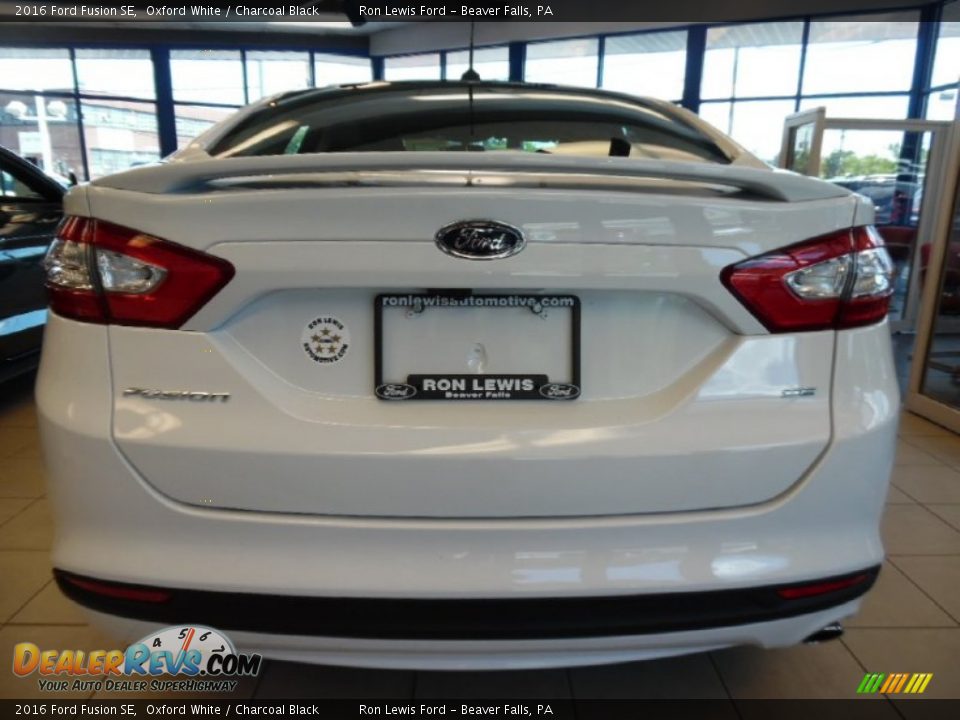 2016 Ford Fusion SE Oxford White / Charcoal Black Photo #5