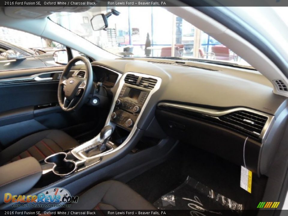 2016 Ford Fusion SE Oxford White / Charcoal Black Photo #7