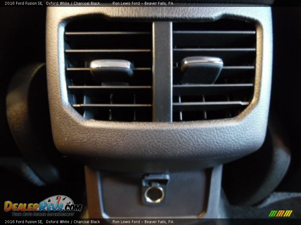 2016 Ford Fusion SE Oxford White / Charcoal Black Photo #8
