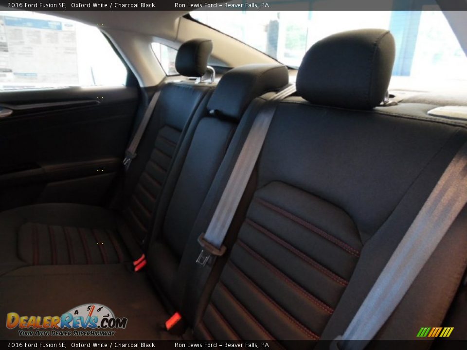 2016 Ford Fusion SE Oxford White / Charcoal Black Photo #11