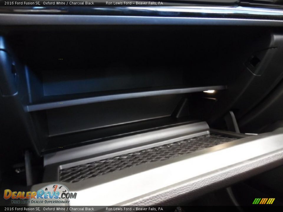 2016 Ford Fusion SE Oxford White / Charcoal Black Photo #18