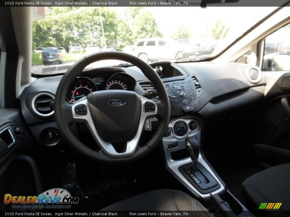 Dashboard of 2016 Ford Fiesta SE Sedan Photo #13
