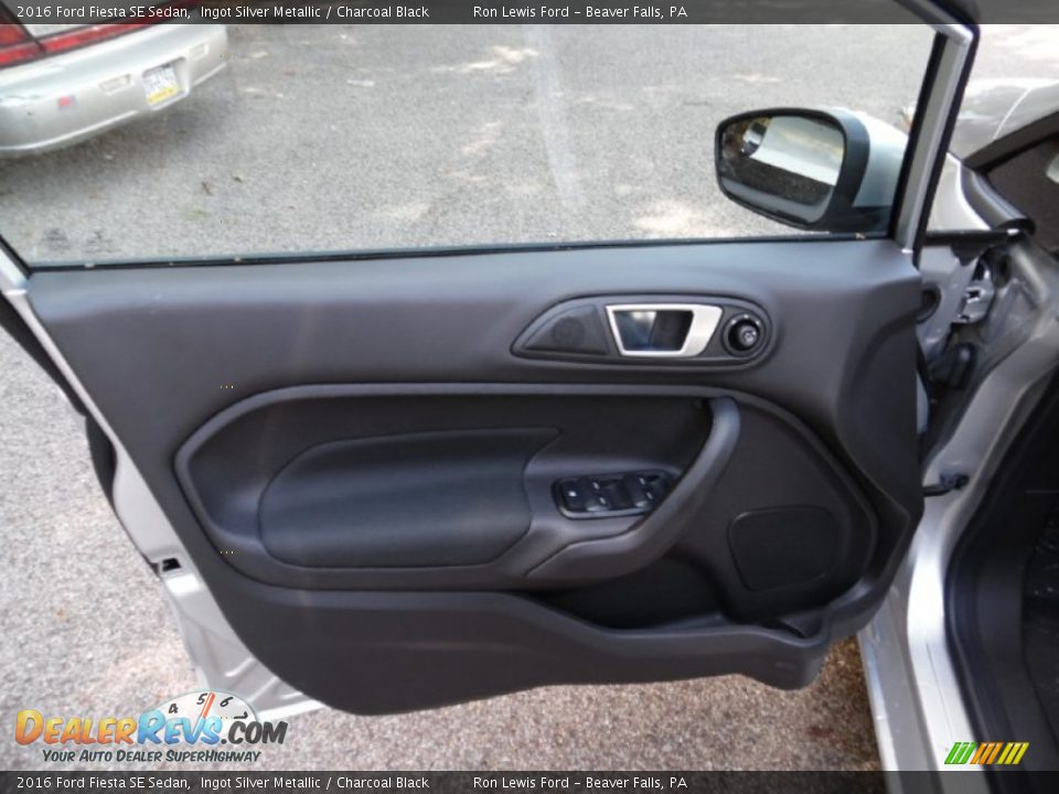 Door Panel of 2016 Ford Fiesta SE Sedan Photo #14
