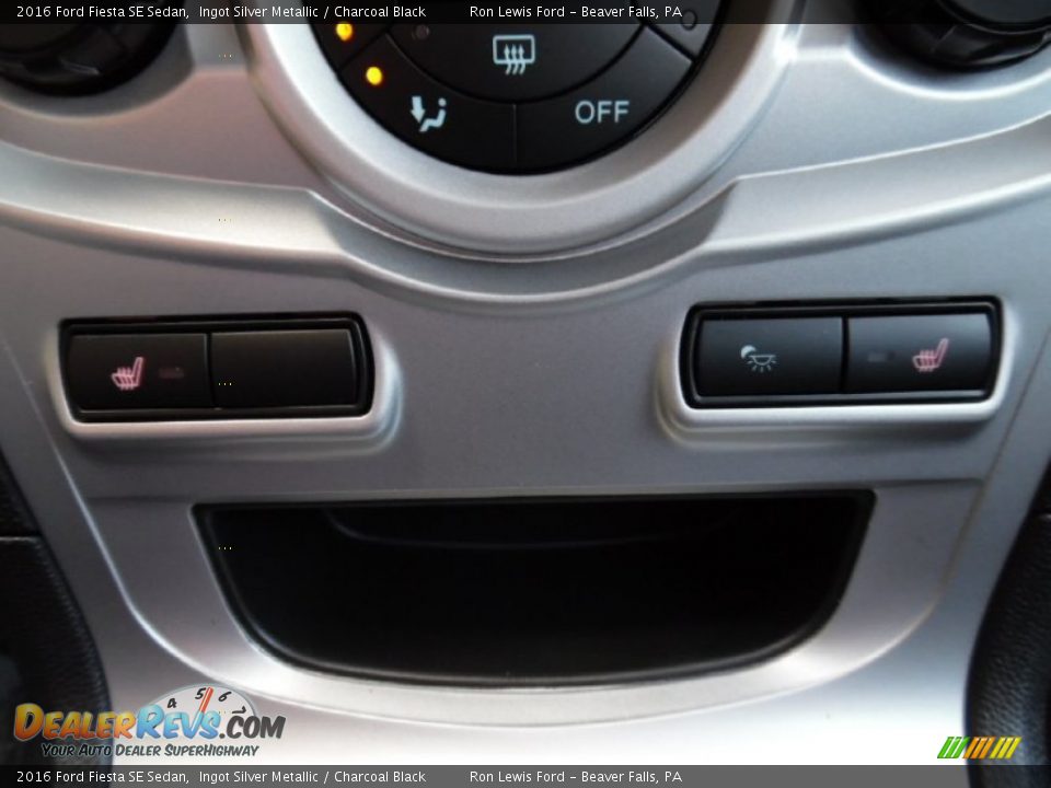 Controls of 2016 Ford Fiesta SE Sedan Photo #18