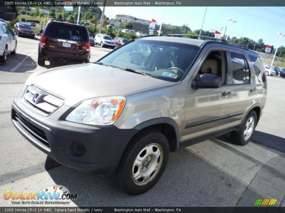 Front 3/4 View of 2005 Honda CR-V LX 4WD Photo #3