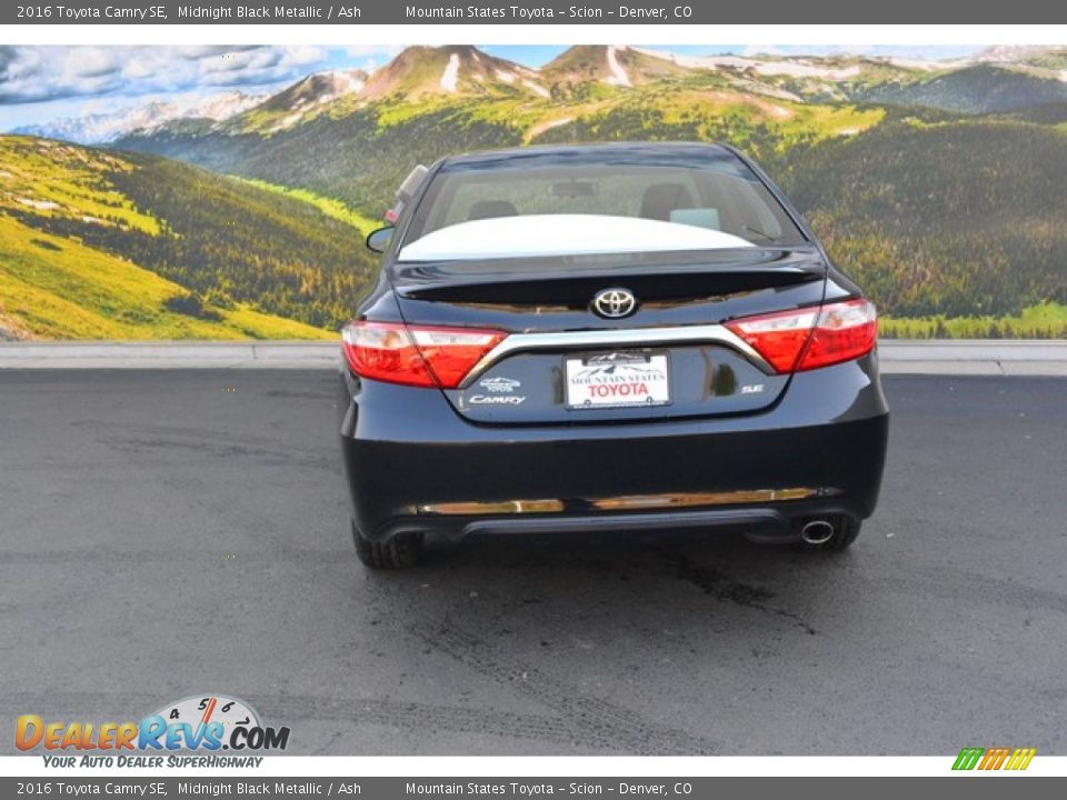 2016 Toyota Camry SE Midnight Black Metallic / Ash Photo #4