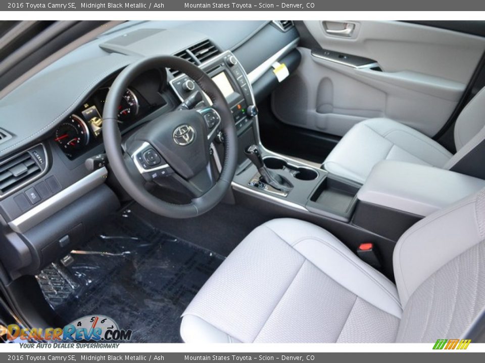 Ash Interior - 2016 Toyota Camry SE Photo #5