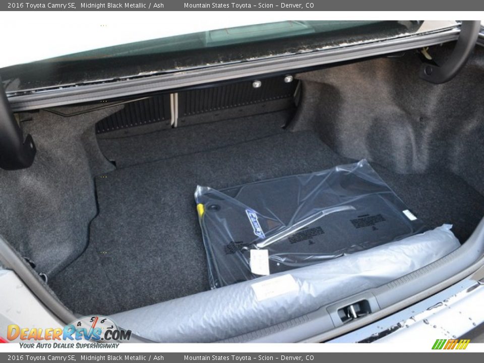 2016 Toyota Camry SE Trunk Photo #8