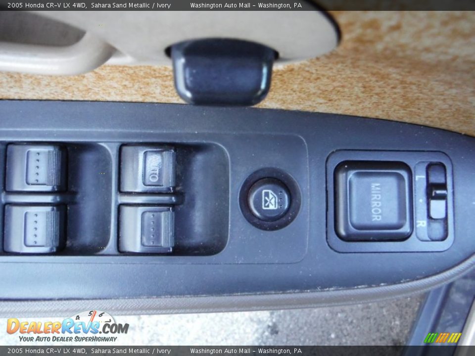 2005 Honda CR-V LX 4WD Sahara Sand Metallic / Ivory Photo #10