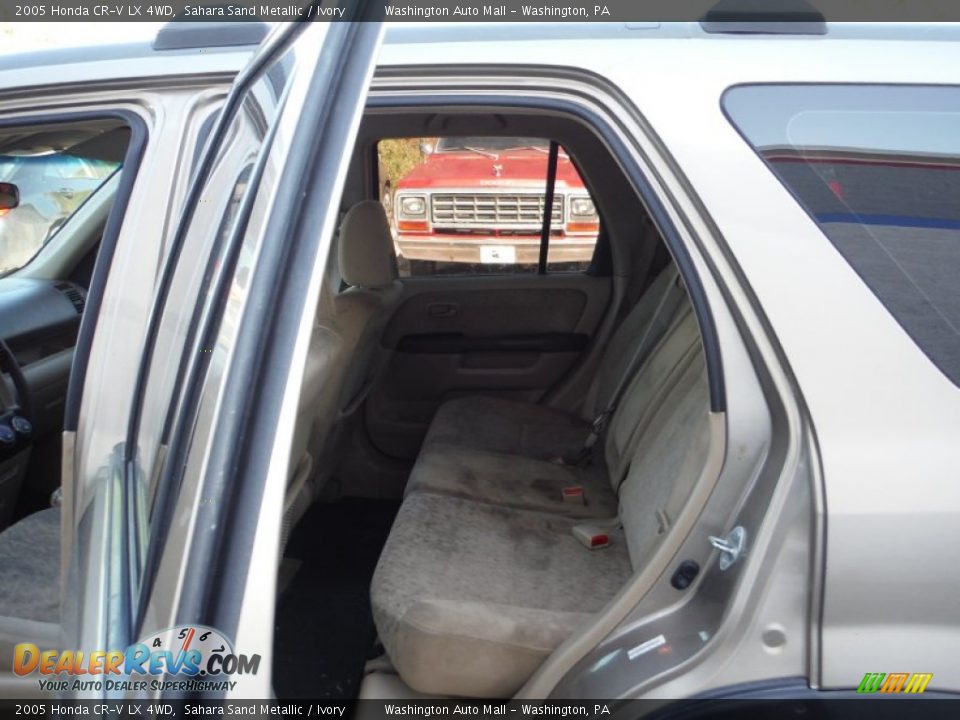 2005 Honda CR-V LX 4WD Sahara Sand Metallic / Ivory Photo #16