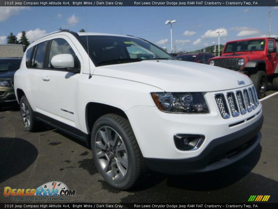 Front 3/4 View of 2016 Jeep Compass High Altitude 4x4 Photo #12