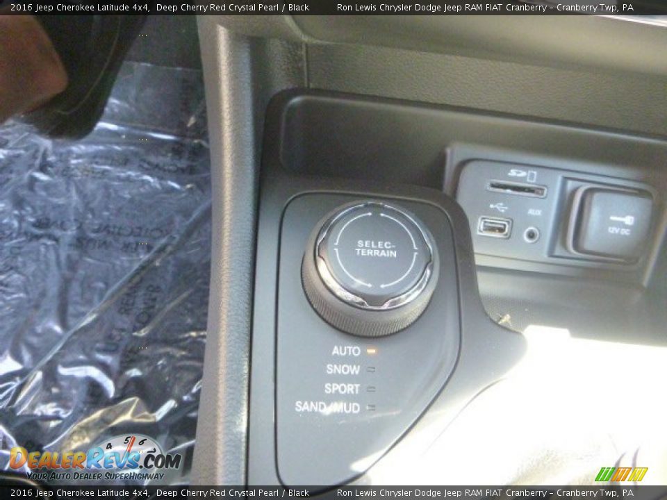 2016 Jeep Cherokee Latitude 4x4 Deep Cherry Red Crystal Pearl / Black Photo #17
