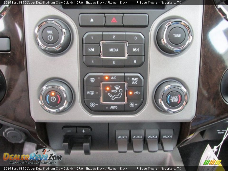 Controls of 2016 Ford F350 Super Duty Platinum Crew Cab 4x4 DRW Photo #31