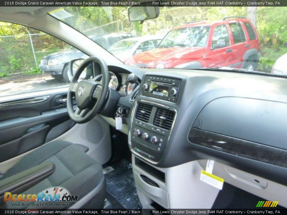 2016 Dodge Grand Caravan American Value Package True Blue Pearl / Black Photo #10