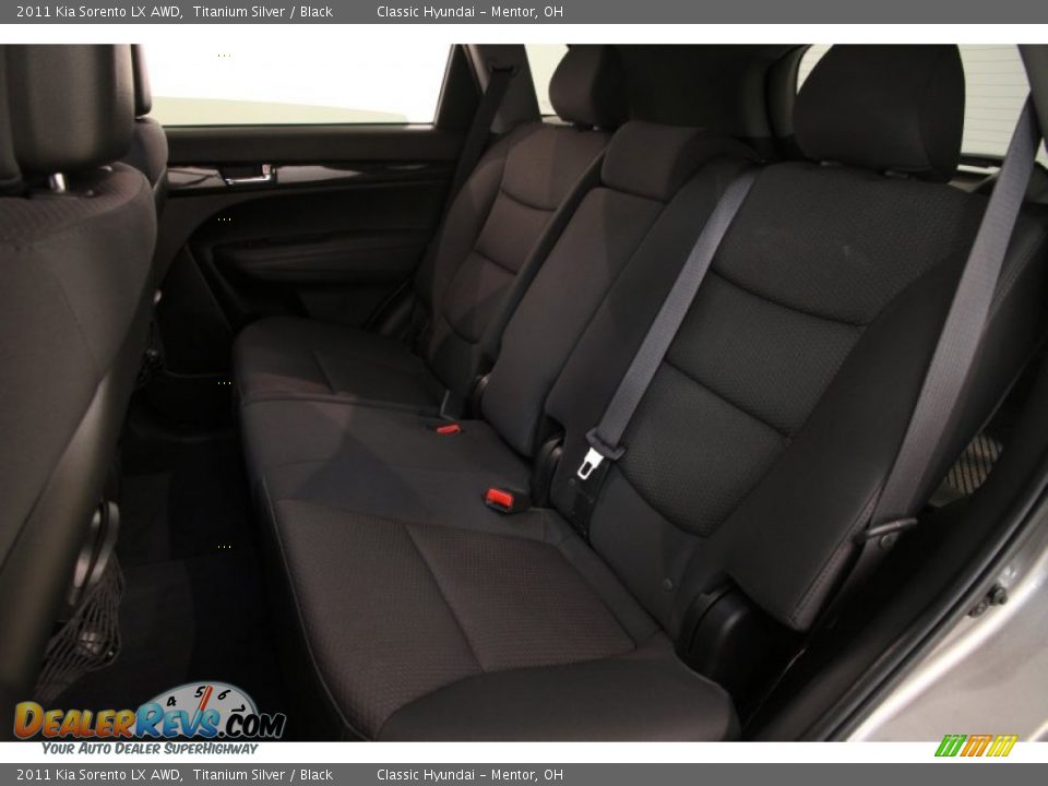 2011 Kia Sorento LX AWD Titanium Silver / Black Photo #12