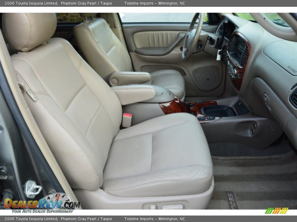 Front Seat of 2006 Toyota Sequoia Limited Photo #4