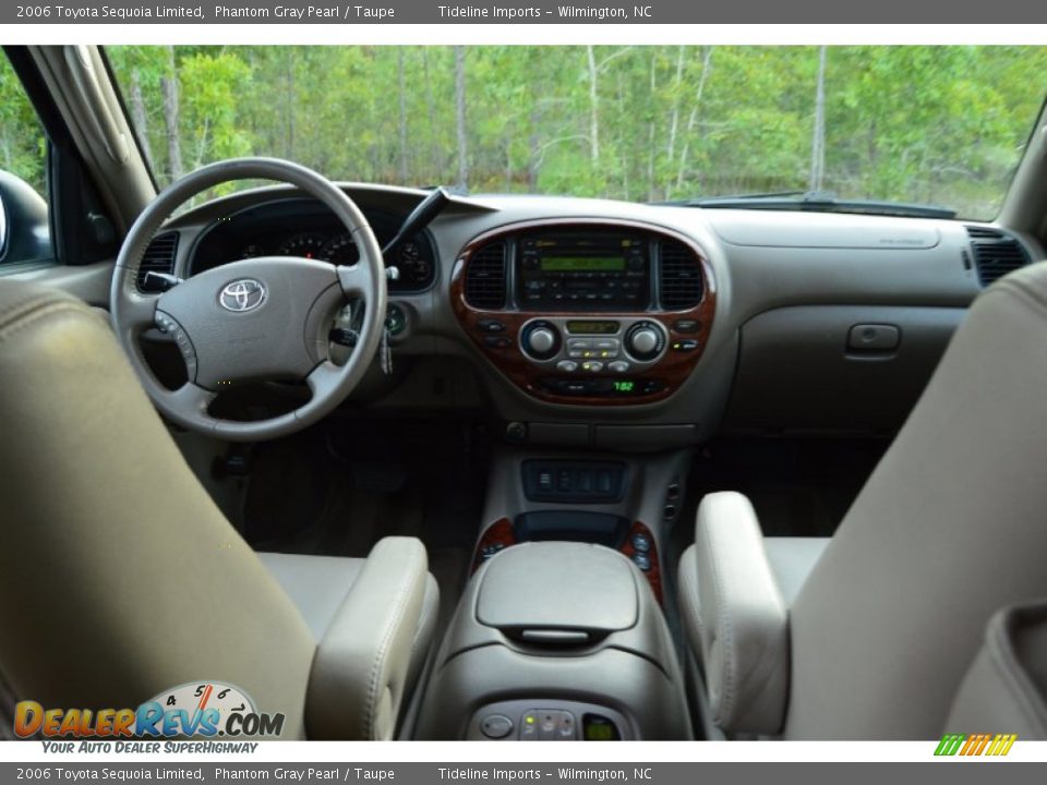 Dashboard of 2006 Toyota Sequoia Limited Photo #11