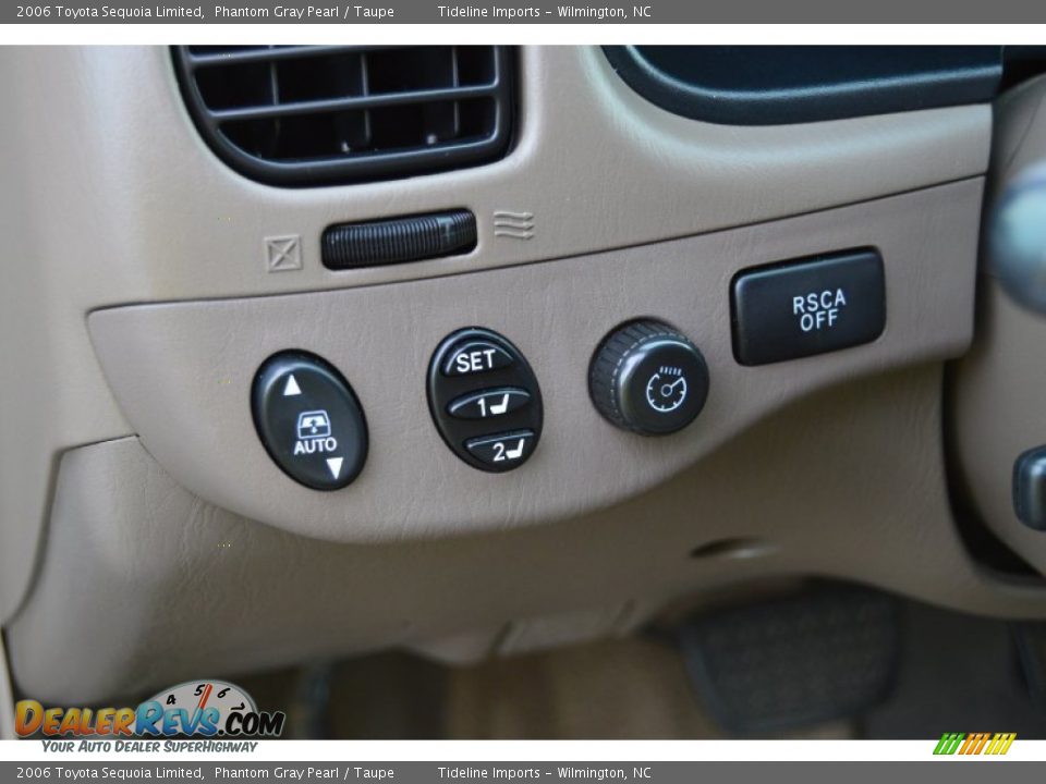 Controls of 2006 Toyota Sequoia Limited Photo #14