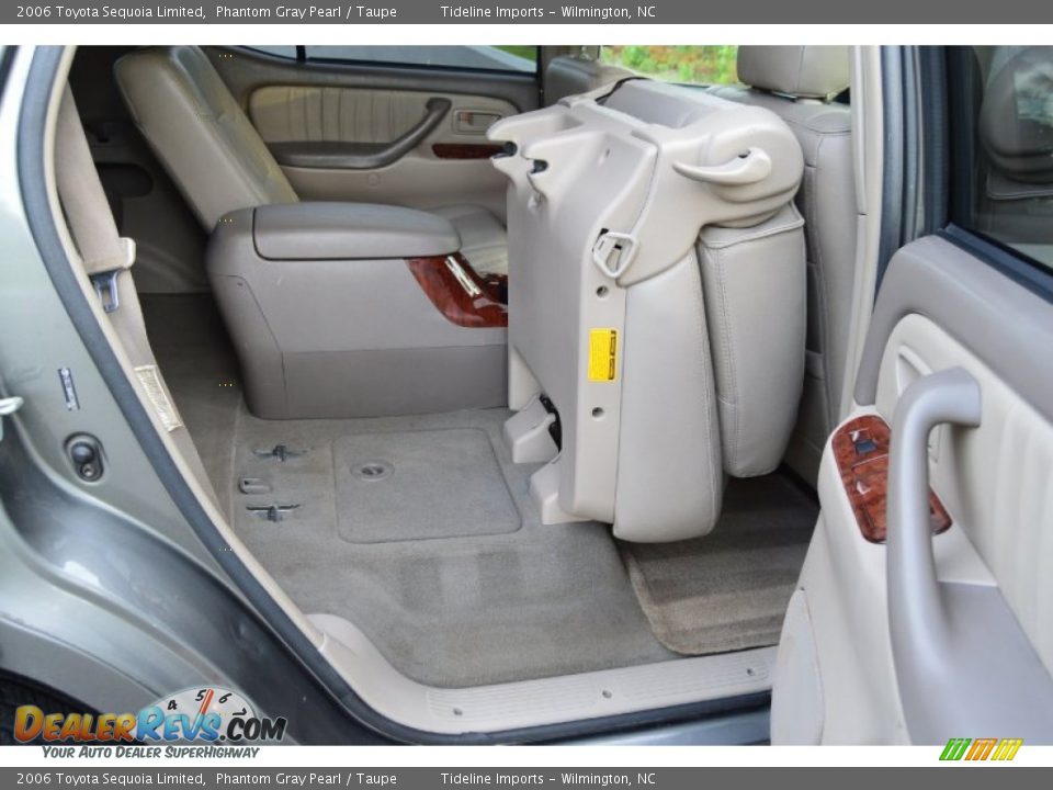 Rear Seat of 2006 Toyota Sequoia Limited Photo #19
