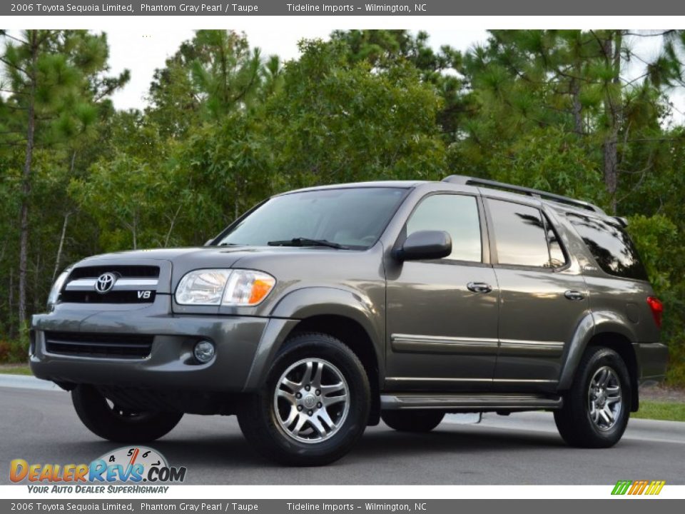 Front 3/4 View of 2006 Toyota Sequoia Limited Photo #21
